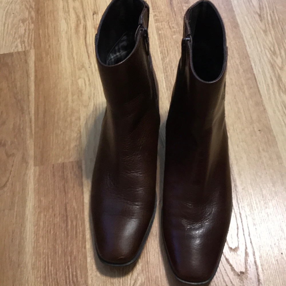 Low cut boots